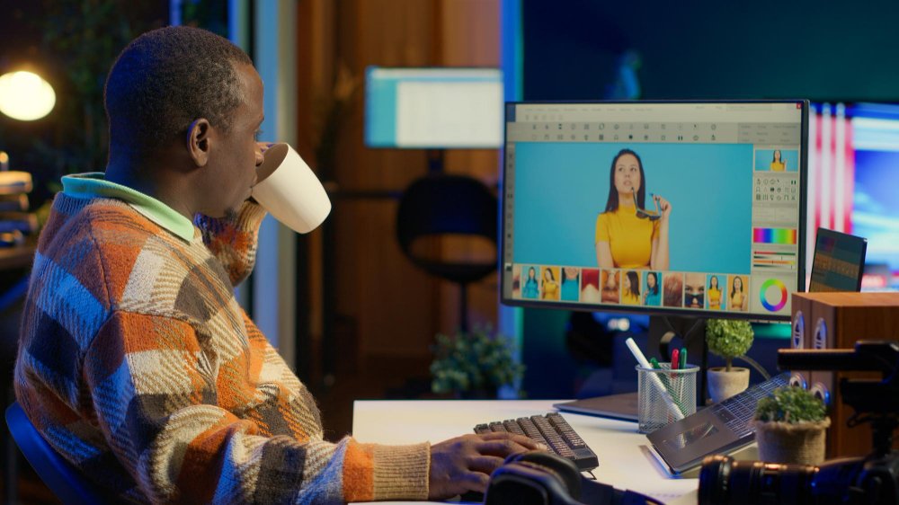 In this guide, we will show you how to choose the right type of clothing business, how to find a profitable niche, how much you need to start, how to price for profit, how to get customers, and how to grow step by step. We will talk about branding, marketing, online sales, suppliers, and the mistakes that destroy new fashion businesses.