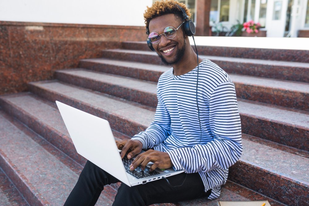 In this guide, you will learn how to start content creation for monetization step by step. We will look at how to choose a profitable niche, decide between blogging or YouTube, research what people are searching for, set up your platform, create content that attracts traffic, and grow an audience that trusts you. You will also learn the main ways creators turn content into real income.