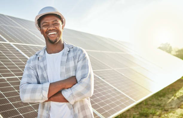 If you are looking for a smart way to start or invest, this guide will show you the top renewable energy business opportunities in Nigeria that are working right now. These are not theories. These are real, profitable ideas you can start, scale, and build long-term income from.