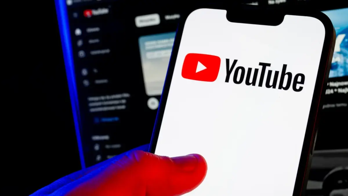 YouTube has started testing a new feature that could completely change how people search for videos. Instead of showing you a long list of videos to scroll through, the platform now uses artificial intelligence to give you direct answers.