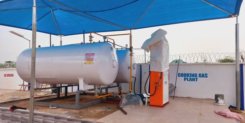 In this ultimate guide, you will learn how to start a cooking gas refilling plant in Nigeria from scratch. You will understand the startup costs, licenses required, equipment needed, safety rules, profit potential, best locations, and how to avoid costly mistakes.