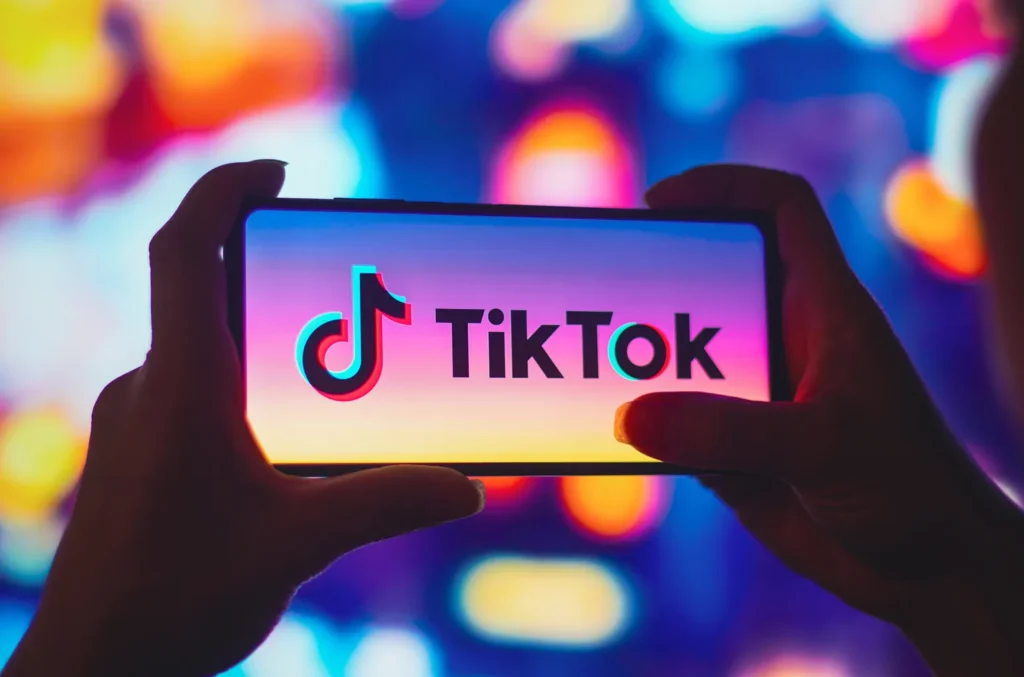 One of the biggest new moves in the industry is the latest agreement between Universal Music Group, also called UMG, and TikTok. The two companies have officially announced a new multi-year licensing deal that focuses on music promotion, artist payments, fan engagement, and protection against unauthorized AI music.