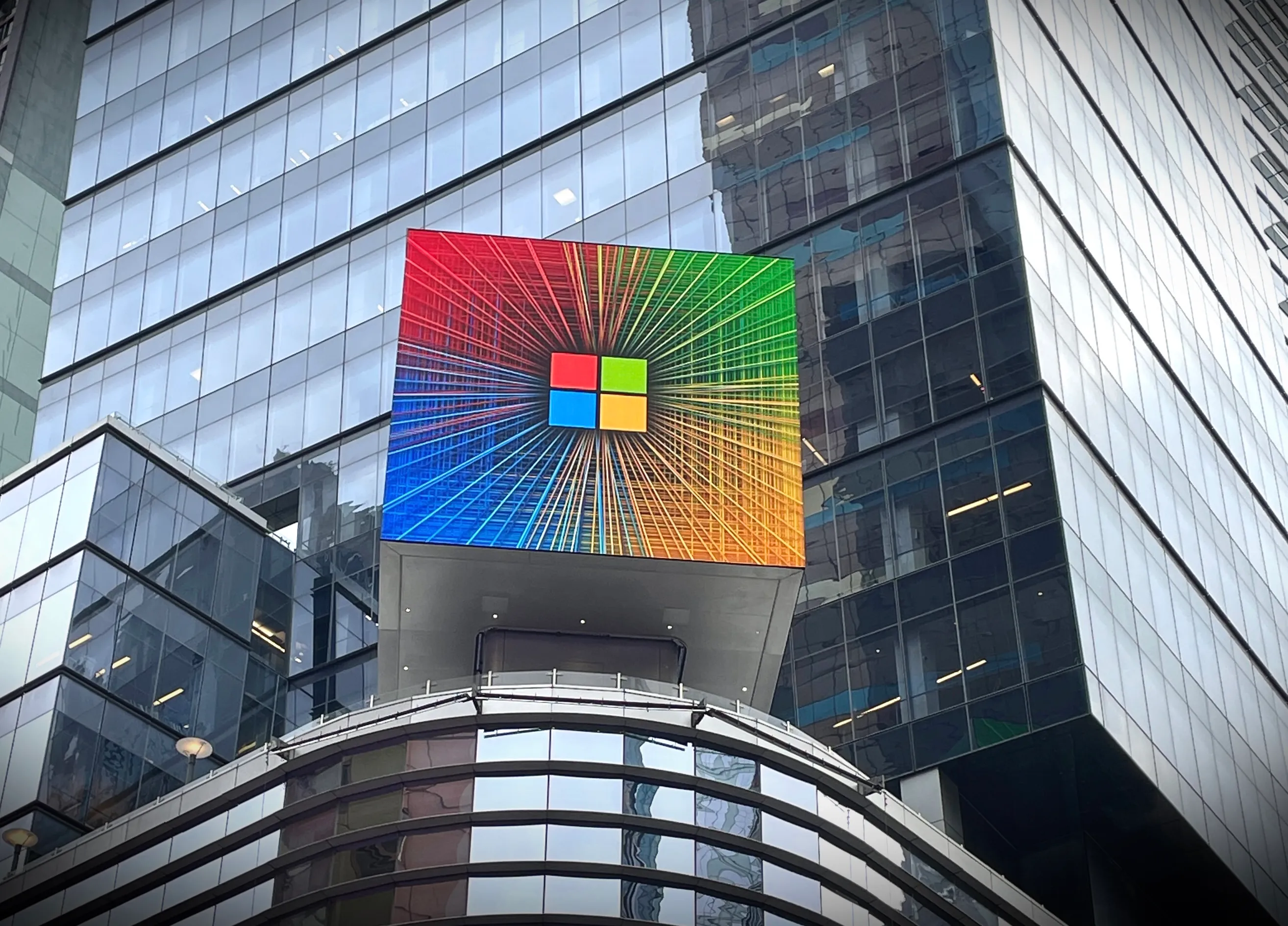 Microsoft has taken a big step in this direction with the launch of Microsoft Scout. This new AI assistant is designed to work continuously in the background, helping users manage tasks, organize schedules, monitor work, and take action even when they are not actively using their computer.